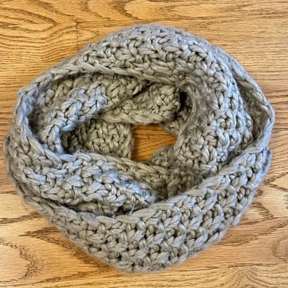 🛼🍕🛒CLOSEOUT H&M chunky knit infinity scarf tube gray gold thread lightweight - Picture 5 of 5